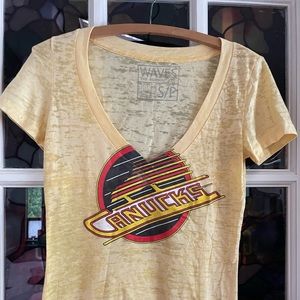 Vintage 90s canucks v-neck/scoop T-shirt   Form fitting. Small.